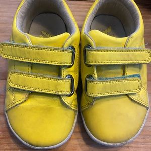 Ten little brand  yellow shoes . Size 8.5 toddler great condition
